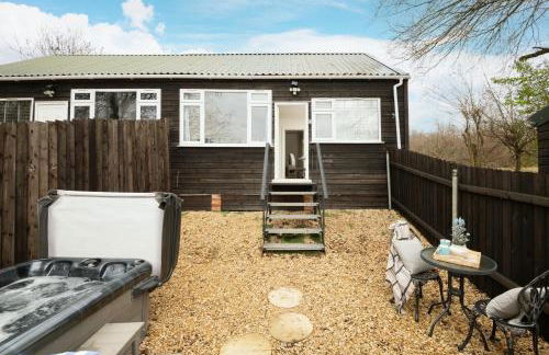 Dreamwood Retreat - Woodland Retreat with Private Hot Tub - Photo 1