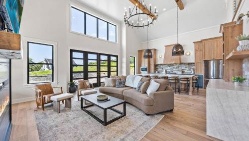 NEW Spacious Clarkson Getaway w Games & Yard - Foto 2