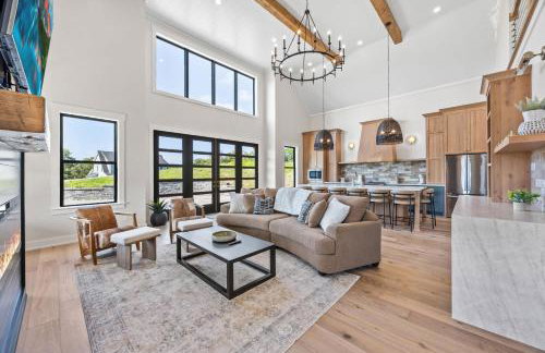 NEW Spacious Clarkson Getaway w Games & Yard - Foto 2