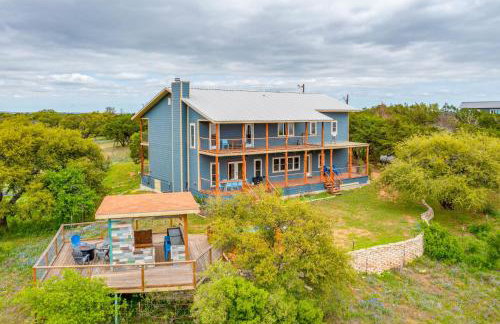 3 acres w Pool close lake access and 5 king beds 3 baths plus half bath Note Apartment also onsite - Photo 57