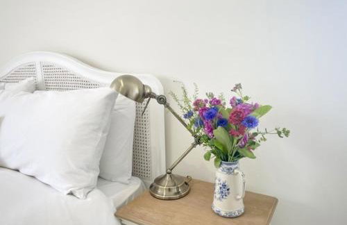 Welcome to Hazelwood, The Mount Somerton Apartment - modern and fully equipped, Private off-street parking, Near Glastonbury Tor, The spectacular Wells Cathedral, Stourhead, Sherborne Abbey, Millfield School, Clark's Village - Foto 17