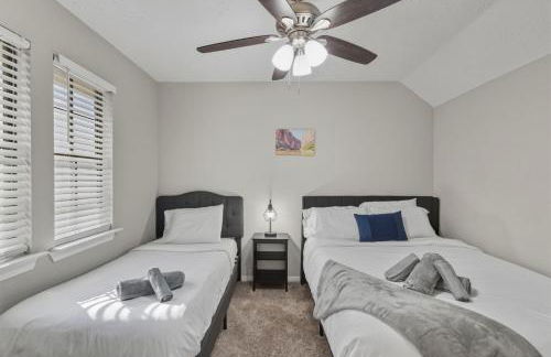 Pool Villa- Near Airport & Downtown, Fire Pit, Foosball - Foto 46