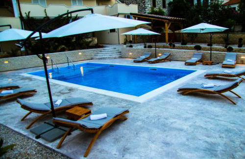 Merita Apartments with Pool - Photo 31