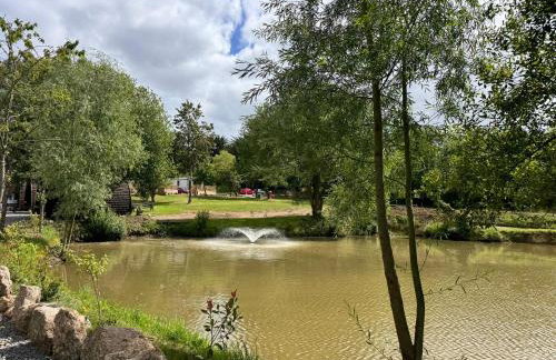 Lake View Holiday Home - Fishing Lakes, Heated Outdoor Swimming Pool 500yrds on Sister Park , Pool Open April to September - Foto 37