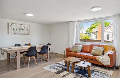 Spacious 5B2B home 5 min to airport with AC, Game Room, WiFi, Parking - Photo 31