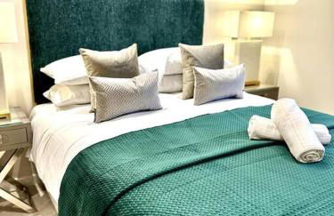 Exclusive Marina View Apartment Free Parking - Photo 19