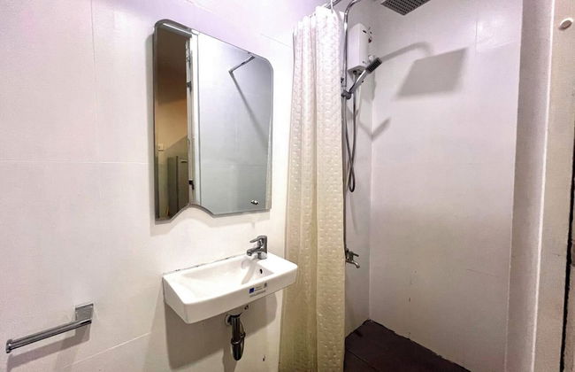 Makati Center Prime Accommodations - Photo 25