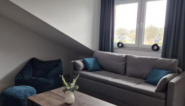 Luxsuite Still und Komfort 2 Balkon Elektrogrill Tischfussball TV-75 Zoll - Photo 4