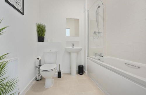 Mersey Way, Spacious 3 Bed Home, Close to Sheffield City Centre & FREE Driveway Parking - Perfect for Workers, Groups & Families - Hosted by Stay Host Save - Foto 19