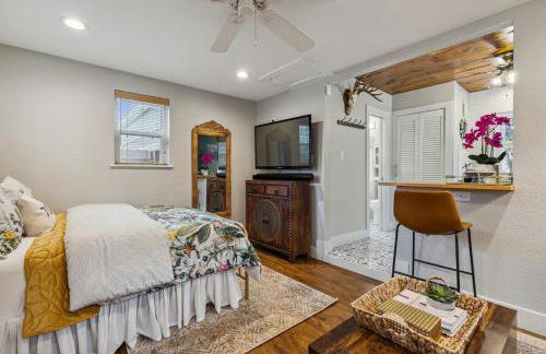 The Cultural District Cottage - Photo 13