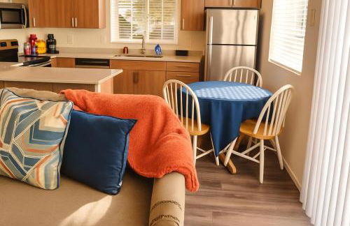 2 Bedroom Villa, Dog Park, Lake, WiFi, Laundry , Pool - Photo 21