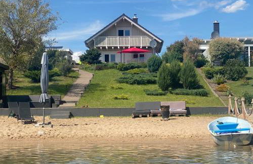 Haus am See mit Privatstrand, Kamin und Sauna - Foto 1