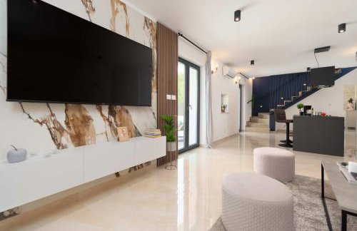 Designer Villa Simone - Modern & Heritage Style with Office - Foto 42