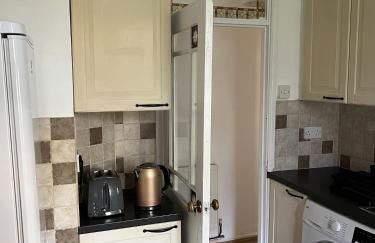 Cosy 5 Bed Apartment in Highgate - Photo 6