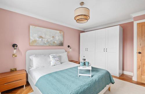 Marlow - Three Bedroom House - Parking - Photo 16