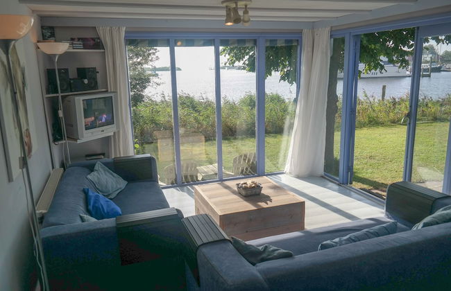 8 Pers Chalet Carla in Front of the Lauwersmeer and own Fishing Pier - Photo 9