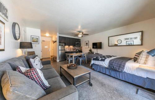 Beautiful Deluxe Studio w/Lake View #245 at Donner Lake Village - Foto 7