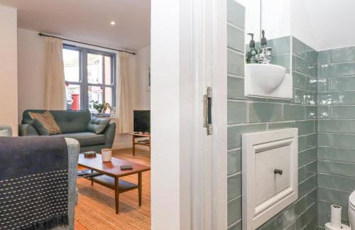 The Cottage on The Square - Photo 7