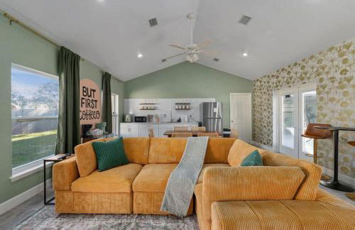 Sunny Auburndale Retreat with Pool - Photo 9