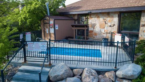 Welcoming Wolf Getaway WL1405 Ski Escape Hot Tub - Foto 3