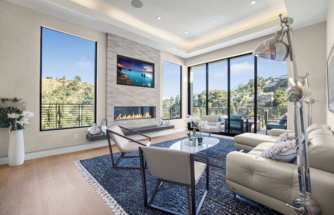 Zorada - Private Hollywood Hills Luxury With Endless Amenities and City Views - Photo 20