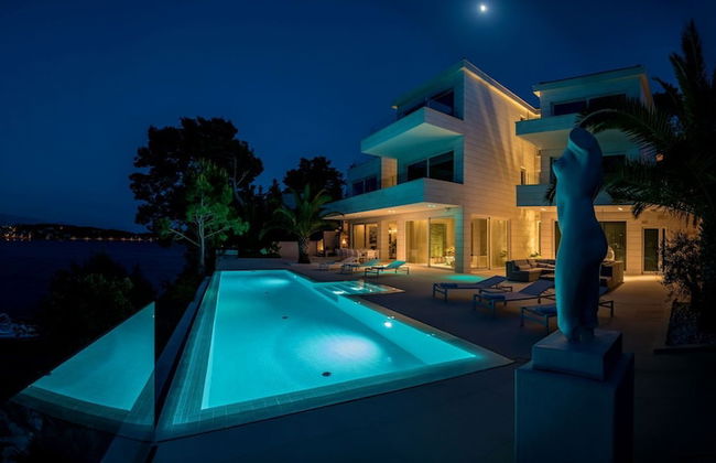 Beachfront Villa Seven Sins with Pool - Foto 27