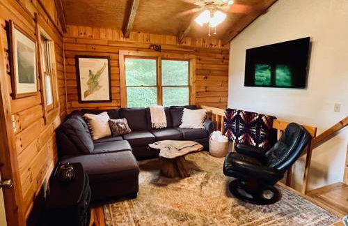 Secluded & Private Retreat- Hot Tub, Fire Pit, Near New River State Park - Foto 11