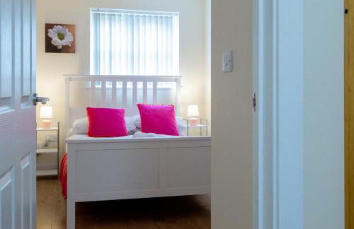 2 bedroom Large Town Centre Apartment FREE Parking - Foto 6