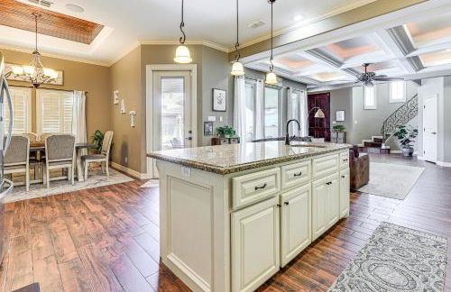 1 Mi to Vackar Stadium Roomy Retreat with Pool - Foto 10