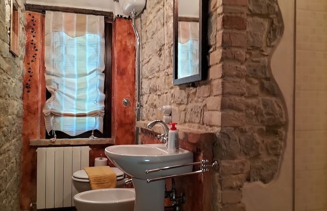 Old House - Photo 23