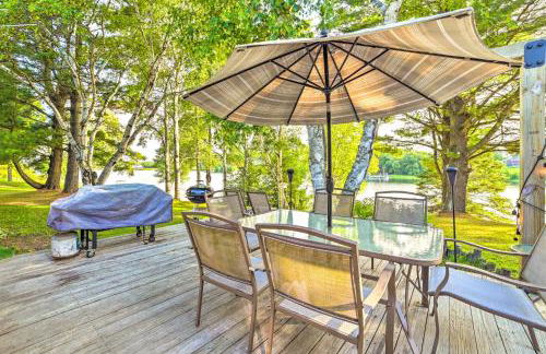 Riverfront Home with Dock about 6 Mi to Cheboygan! - Foto 23