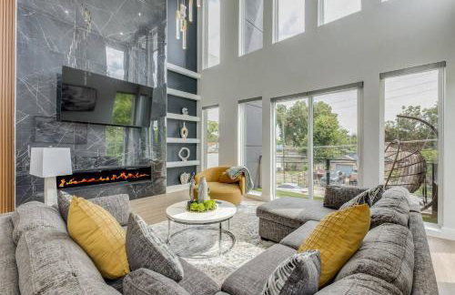 Luxury Newly Built 4 BR 4 Bath Home w/ Rooftop and Grill! - Foto 3