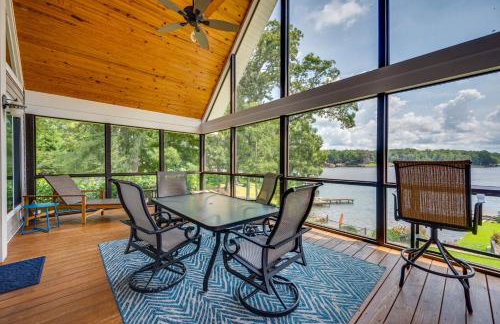 Luxe Lake Sinclair Living Private Dock and Beach! - Foto 2