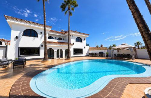 Large Villa in Maspalomas with Huge Private Pool, Jacuzzi & Gym - Foto 1