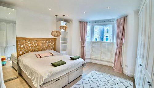 Bright Cozy Garden Retreat w Fast Wifi & 5min to Tube Subway Metro & Close to Park & Street Parking P4P - Foto 3, wardrobe