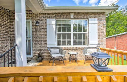 Charming Springfield Escape with Furnished Deck - Foto 22