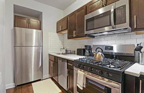 Warm & Lovely 2BR Apt close to Dining & Shops - Touhy 1S - Foto 5