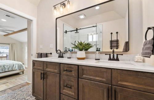 Tranquil Mountain Escape Luxurious 5-Bedroom Farmhouse with Pool - Foto 15