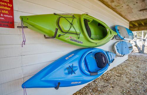 Waterfront luxury w-beach resort-pool-golf-tennis-fishing & views! - Foto 61