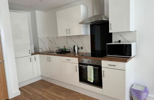 Penthouse height Flat, City View Balcony, Quiet, Free Wifi, Gym & More Minimalistic Home - Foto 10