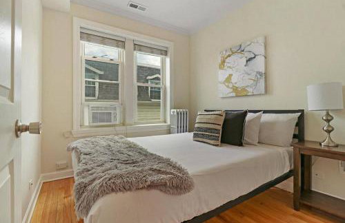 2BR Alluring Apartment with Laundry - Cullom D3 - Photo 7