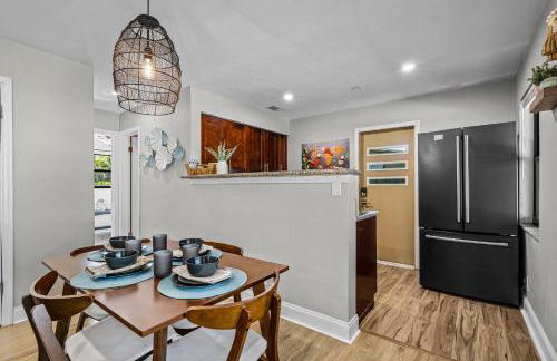 Bali Inspired home with Heated Pool, Sauna and Hot Tub! Close to Beach and Atlantic Ave - Photo 27