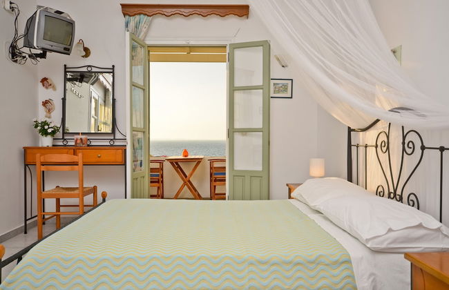 Ydreos Studios & Apartments - Photo 20