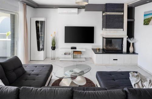 Seaview Villa Stanka with Pool and attached Jacuzzi - Photo 18