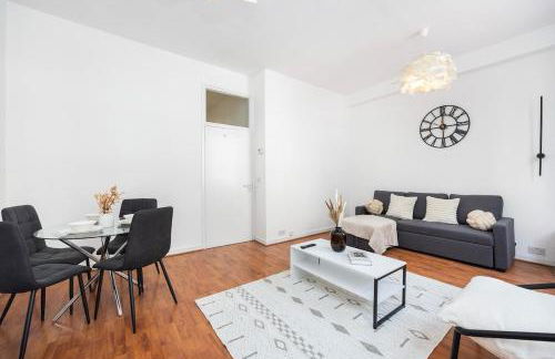 Spacious 1BR Steps from London Bridge & The Shard - Photo 11