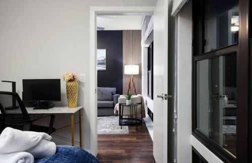 Modern 2BR Getaway-w Parkng, Near Rvrwlk&Conv Ctr - Foto 75