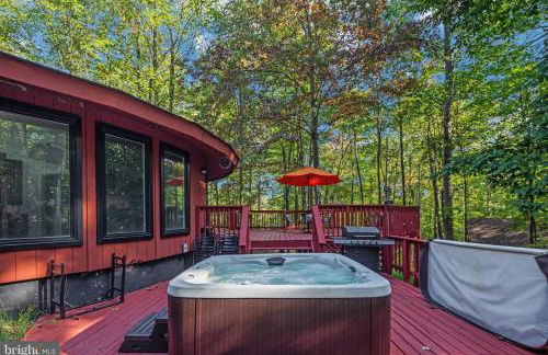 Cabin w hot tub & fire pit at The Woods Resort - Foto 35