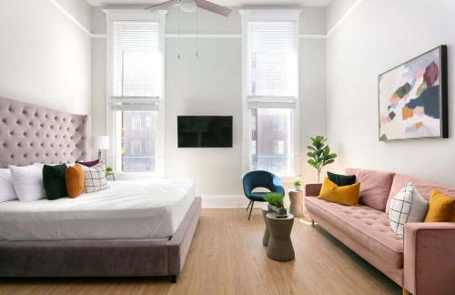 Bright 2BR Loft Sleeps 7 with Full Kitchen and Fast WiFi - Foto 1