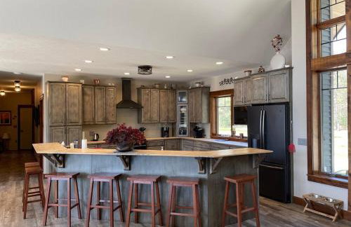 Woodsy and Private- Dream House on a 7 Acre Pond - Foto 15