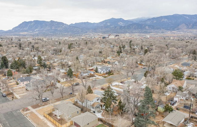 2BR Central Location Big Backyard & Dog Friendly! - Photo 50